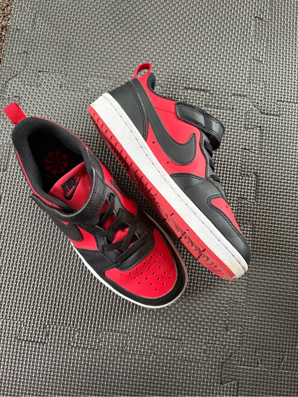 Nike Kids Red and Black Low-Top Sneakers with Hook-and-Loop Strap